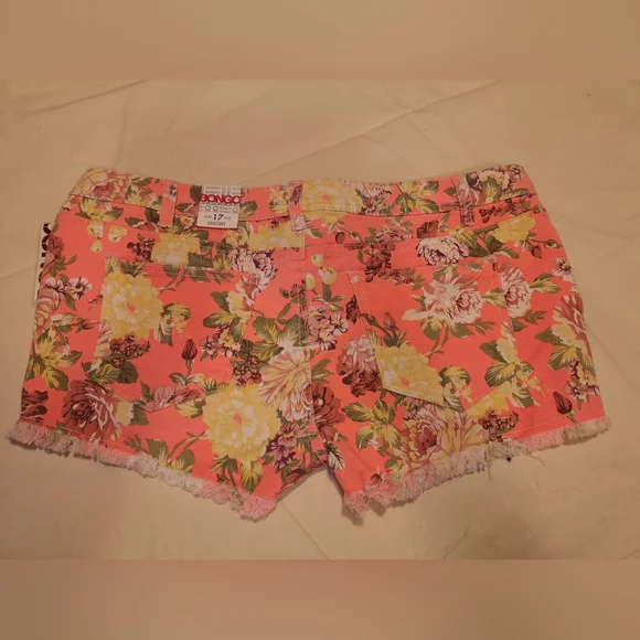 Shorts - Picture 2 of 3